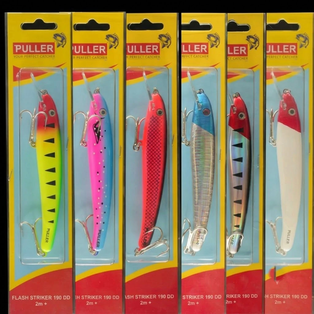 PULLER Flash Striker hard body lures in retail packaging